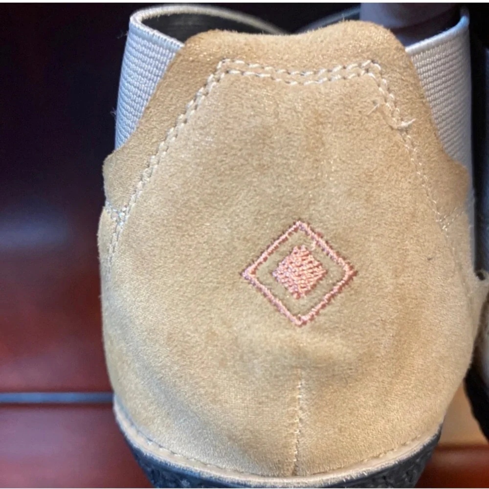 Sundance Blooms Women’s size 38 US size 7 Tan slip on Loafers - Picture 11 of 12